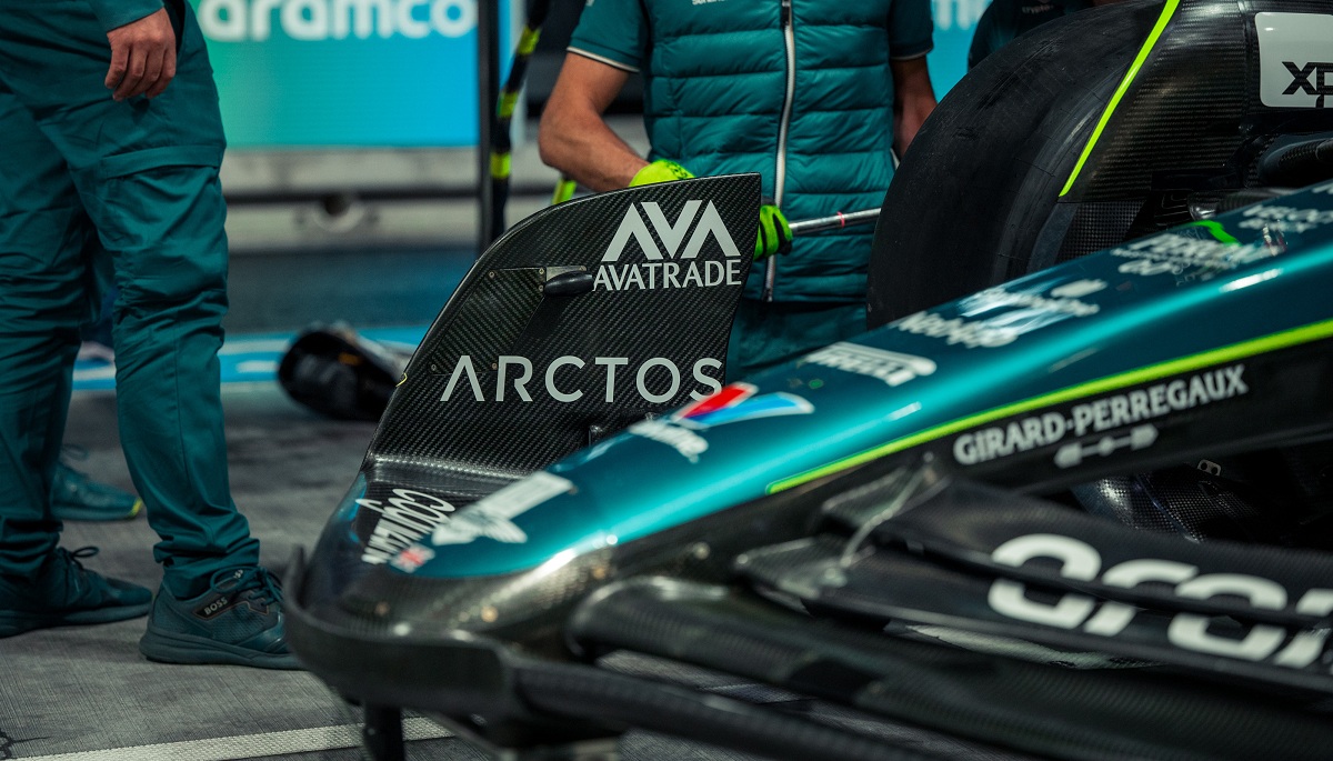 En Las Vegas se vio a Arctos como parte de la decoración de los AMR23. (Conor McDonnell)