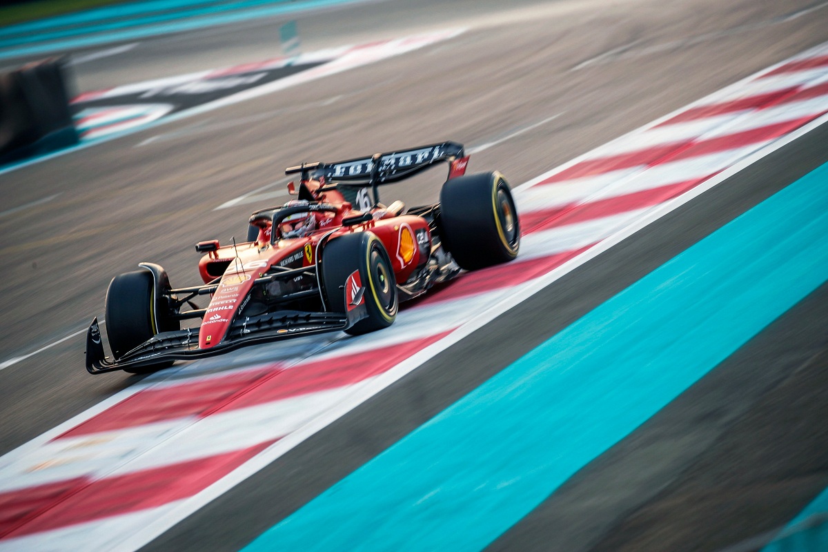 Leclerc durante la PL2. (Autosport / Jake Grant)