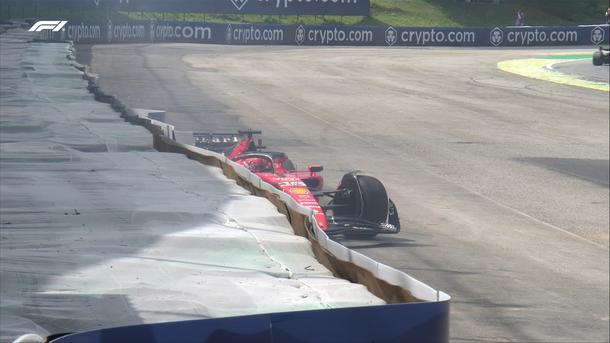 Leclerc se despistó en la vuelta de reconocimiento por problemas hidráulicos. (Imagen TV /F1)