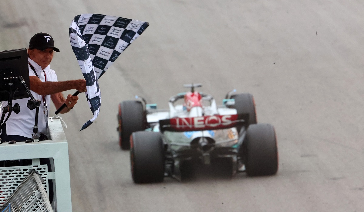 Russell cruza la meta de Interlagos en 2022, fue su primera victoria en F1. (Archivo / Beto Issa, 2022)