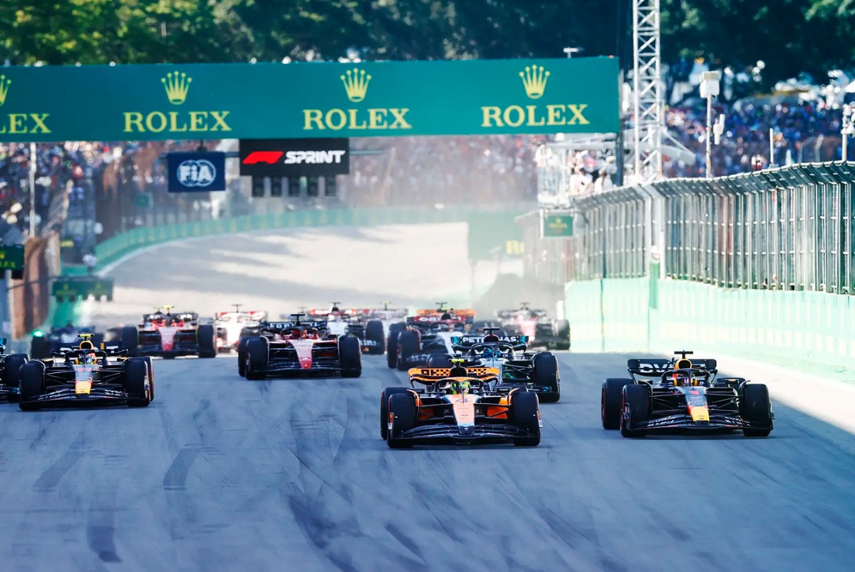 Verstappen le gana la salida a Norris. (Simon Galloway)
