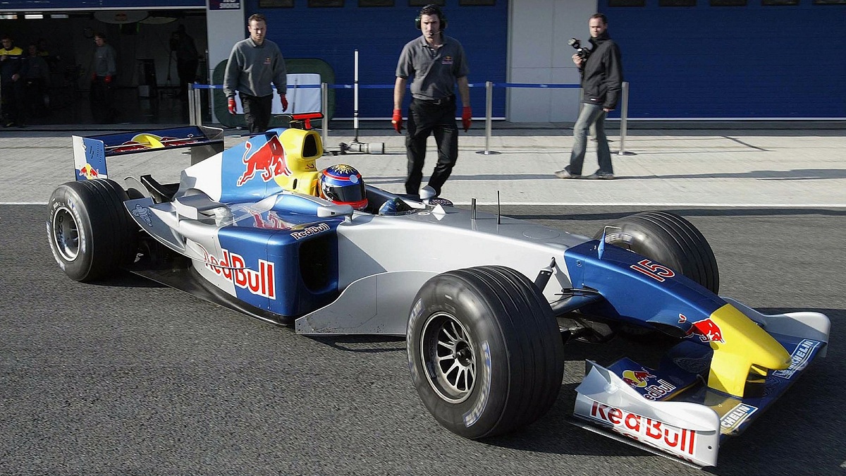 Vitantonio Liuzzi sale a pista con el RB1 en Jerez, era el estreno de Red Bull Racing