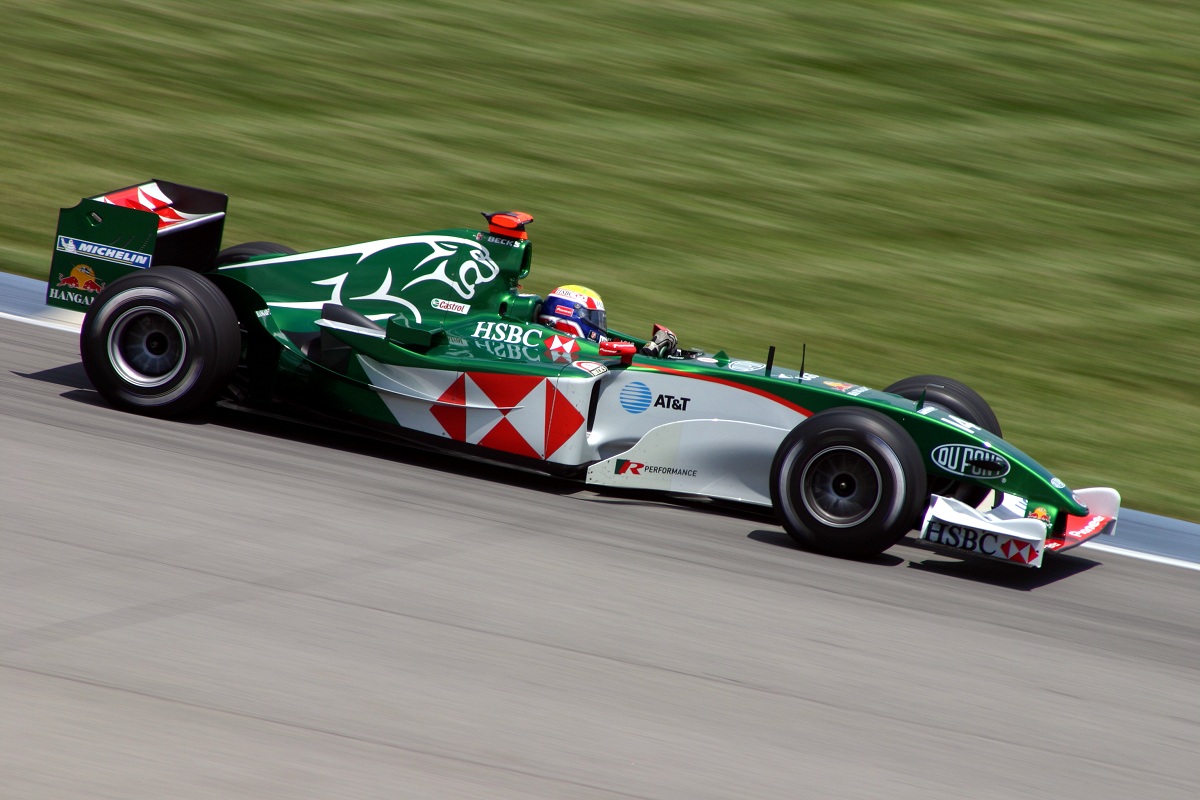 Mark Webber, en el último año del equipo, al comando del Jaguar R5 en Indianápolis. (Archivo / Rick Dikeman, 2004)