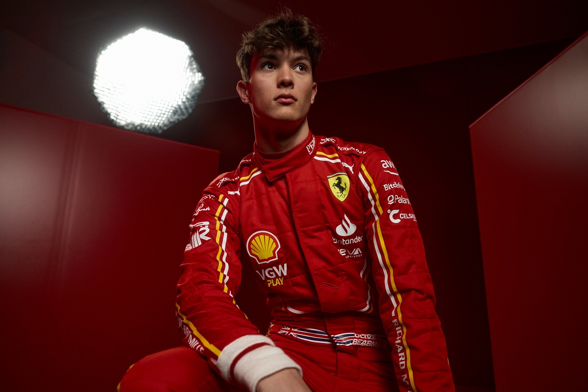 Bearman, piloto de reserva y del equipo PREMA de F2, reemplazará al español. (Ferrari Media Centre)