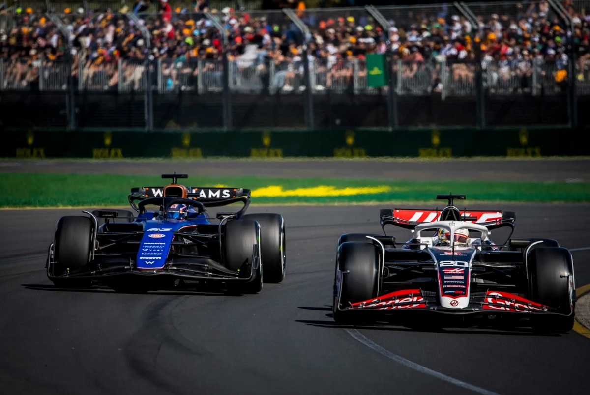 Magnussen cubrió a Hülkenberg defendiéndolo de Albon en la lucha por la P10, el accidente de Russell le dio tres puntos a Haas. (Sam Bloxham)