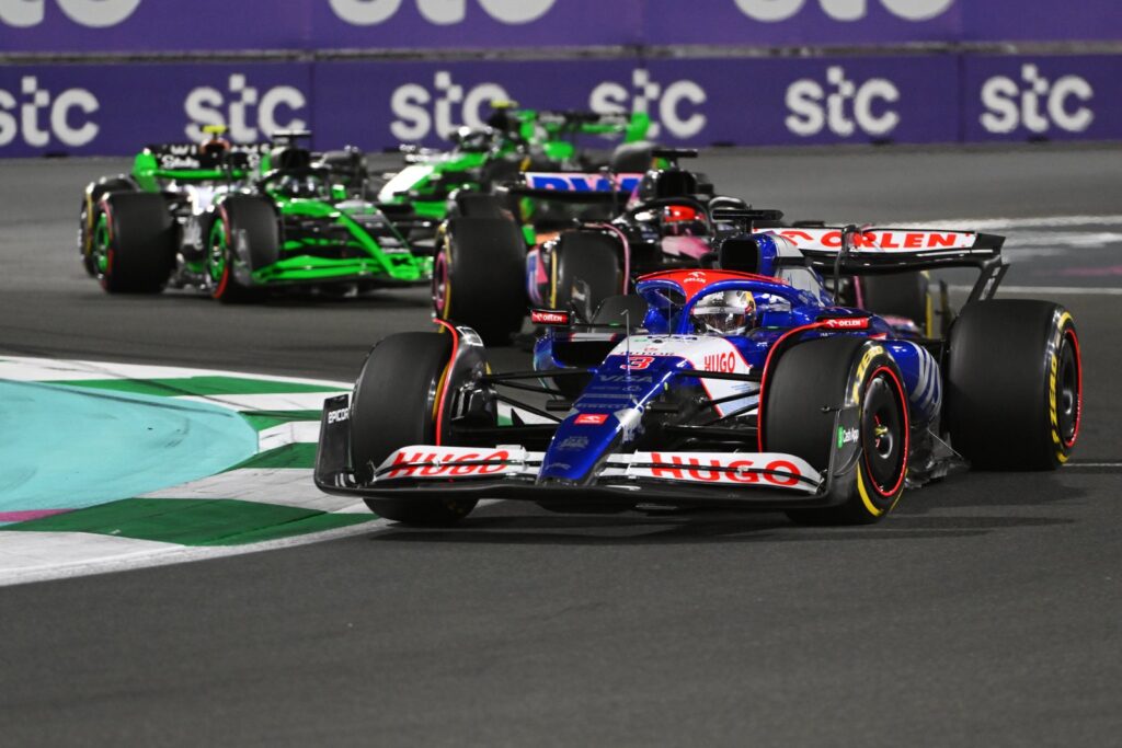 Red Bull presiona a Ricciardo tras el 16º puesto en Jeddah: “Necesita hacer algo pronto”