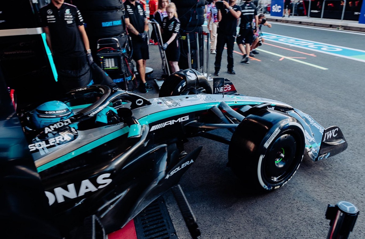 Russell sale a pista para plantar batalla a los Red Bull. (Mercedes-AMG PETRONAS F1 Team)