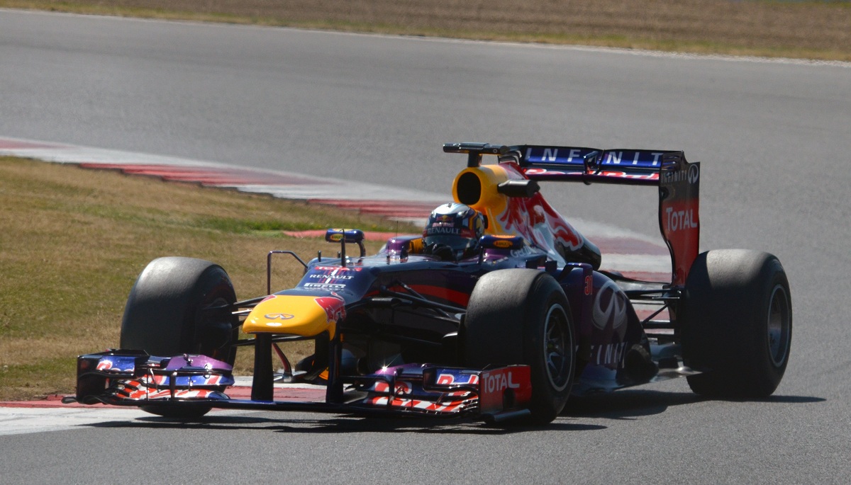 En 2013 Sainz giró con el RB9 en los test de mitad de temporada en Silverstone. (Archivo / Nic Redhead, 2013)