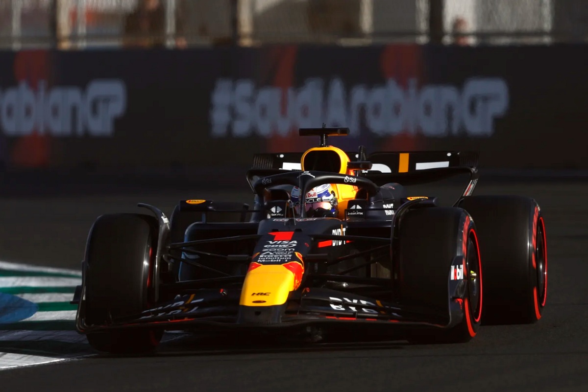 Verstappen durante la PL3. (Zak Mauger)