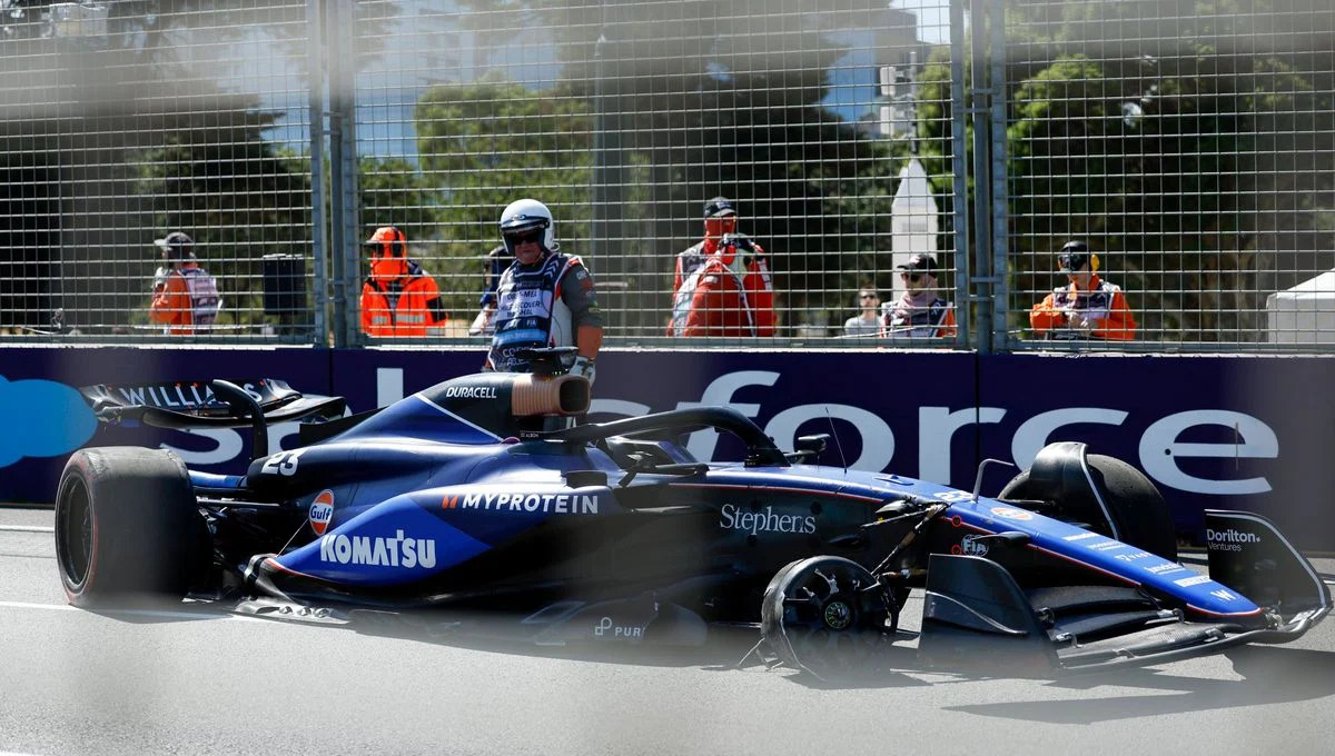 El FW46 de Albon después de estrellarse en la PL1 de Melbourne. (Cordon Press)