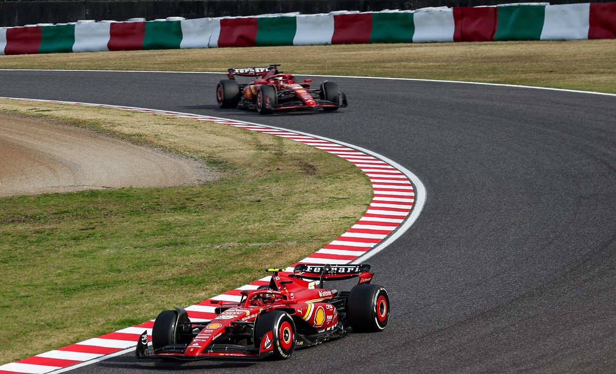 Sainz por delante de Leclerc, el español estuvo imparable y obligó a Ferrari a jugar de su lado. (Ferrari Media Centre)