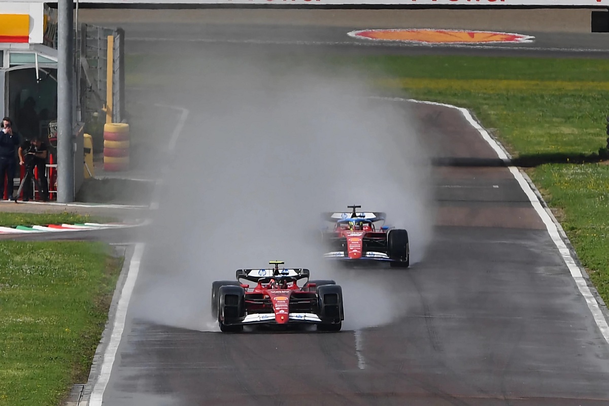 Bearman y Shwartzman girando en Fiorano con los guardabarros anti-spray de FIA. (Autosprint)