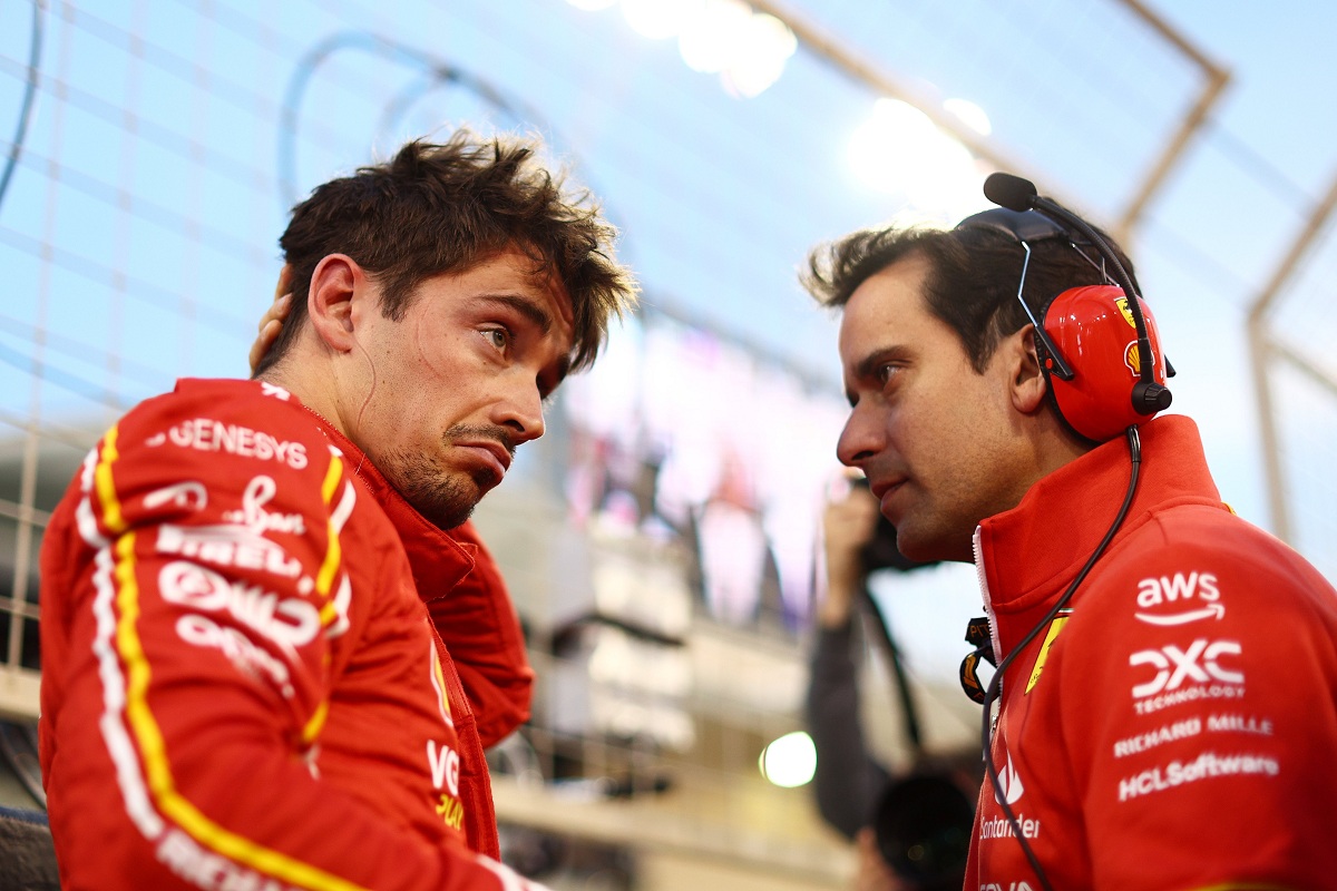 Leclerc escucha a Marcos en Bahrein al inicio de esta temporada. (Sky Sports F1) 