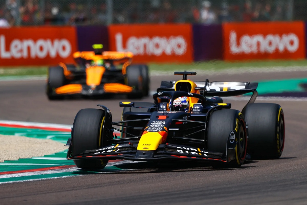 Verstappen ganó en Imola con una sombra papaya
