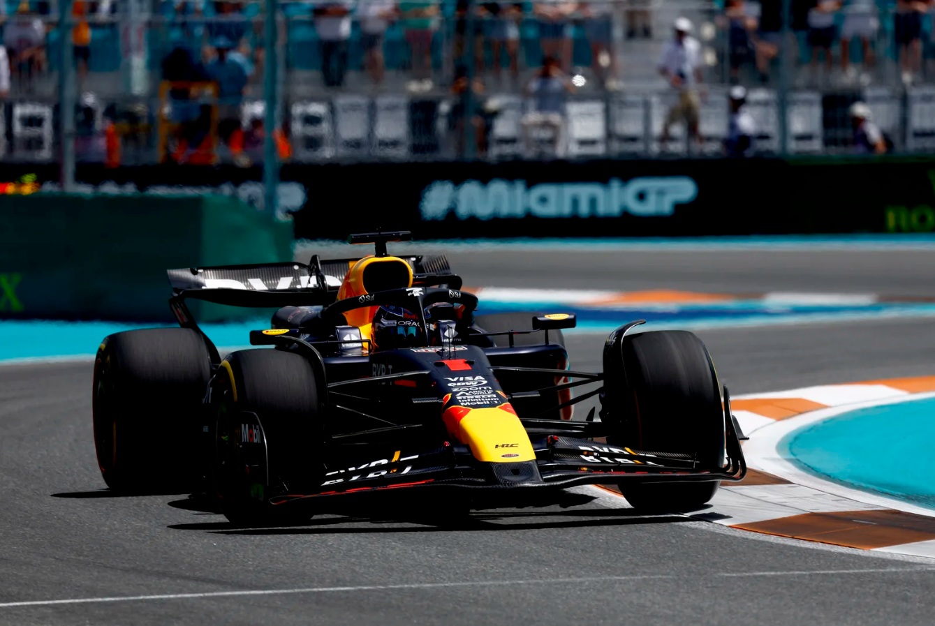 Verstappen ganó la pole a pesar de la pista