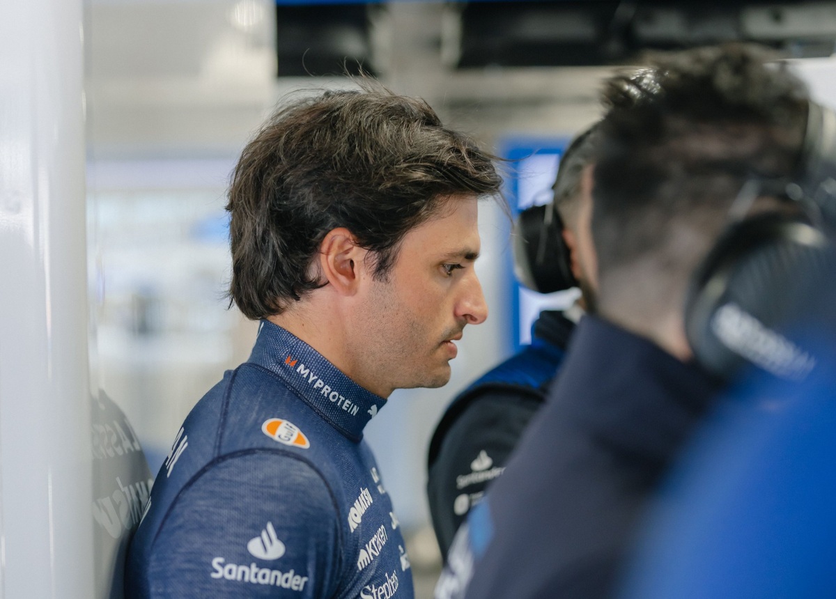 Sainz penalizado por obstruir a Hamilton