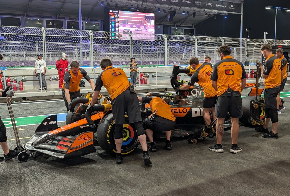 Norris cerró el día liderando la PL2 en Jeddah