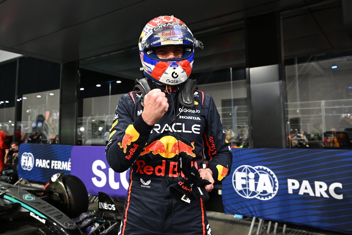 Verstappen gana con astucia la pole en Jeddah
