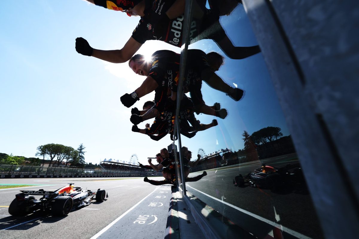 Verstappen supera a Piastri en la largada y vence el GP de Emilia Romaña; Colapinto, 16°