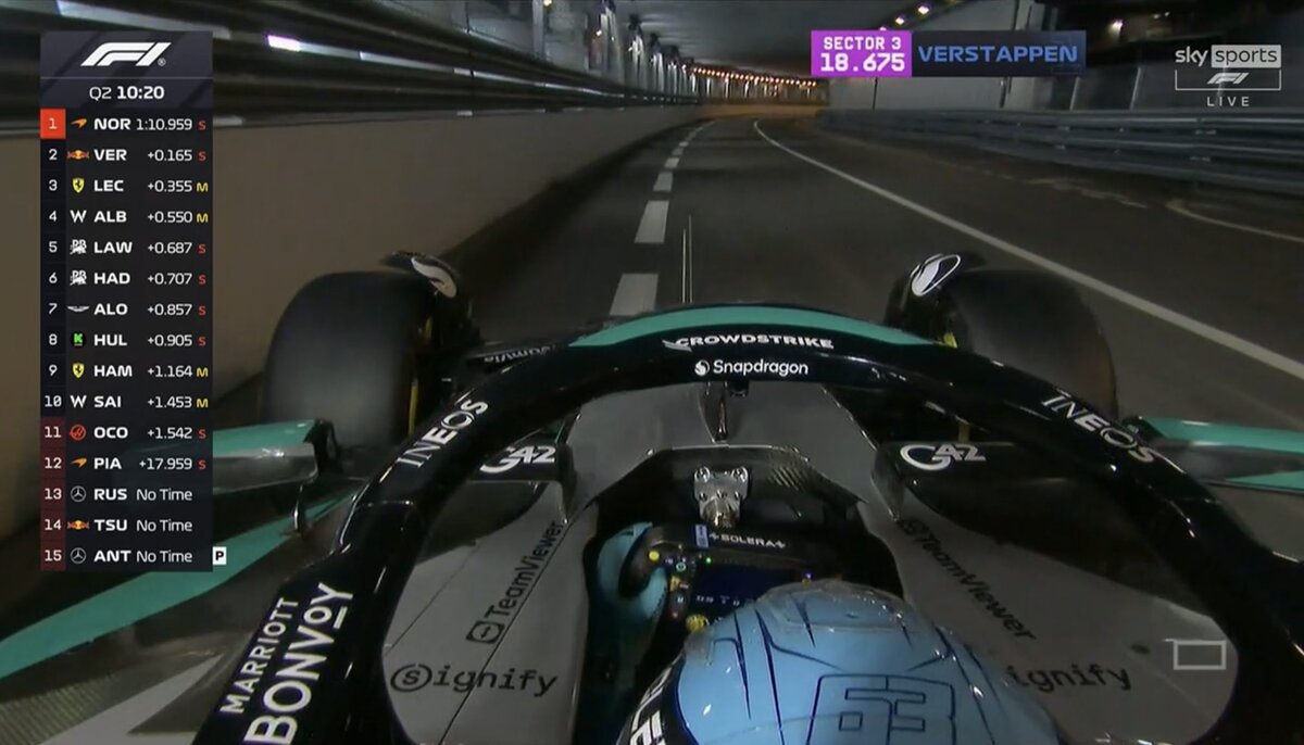 Russell, sin potencia en el Mercedes, apaga los comandos en el túnel para resetear el coche. (Imagen TV / Sky Sports F1)