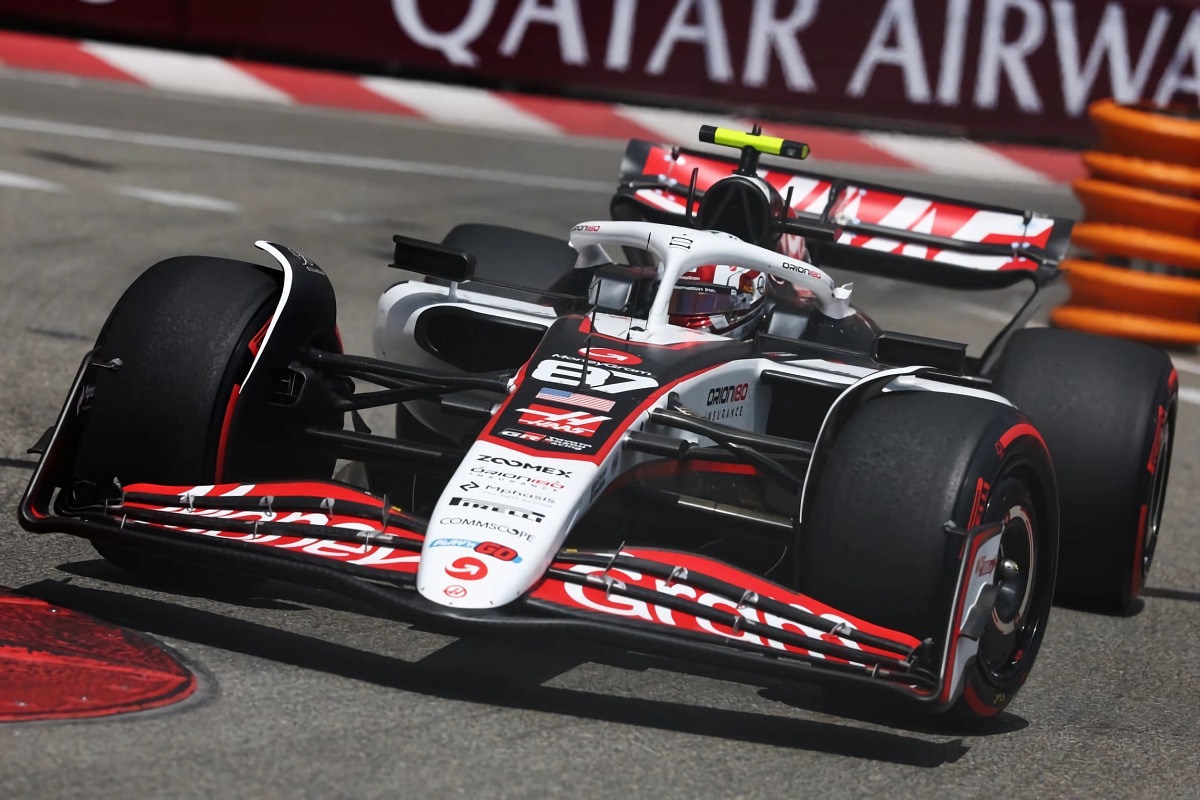 Bearman transitando la Chicane. (XPB Images)