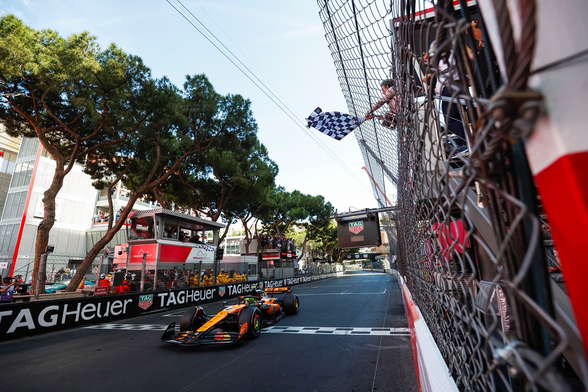 Norris cruza la meta. (FIA)