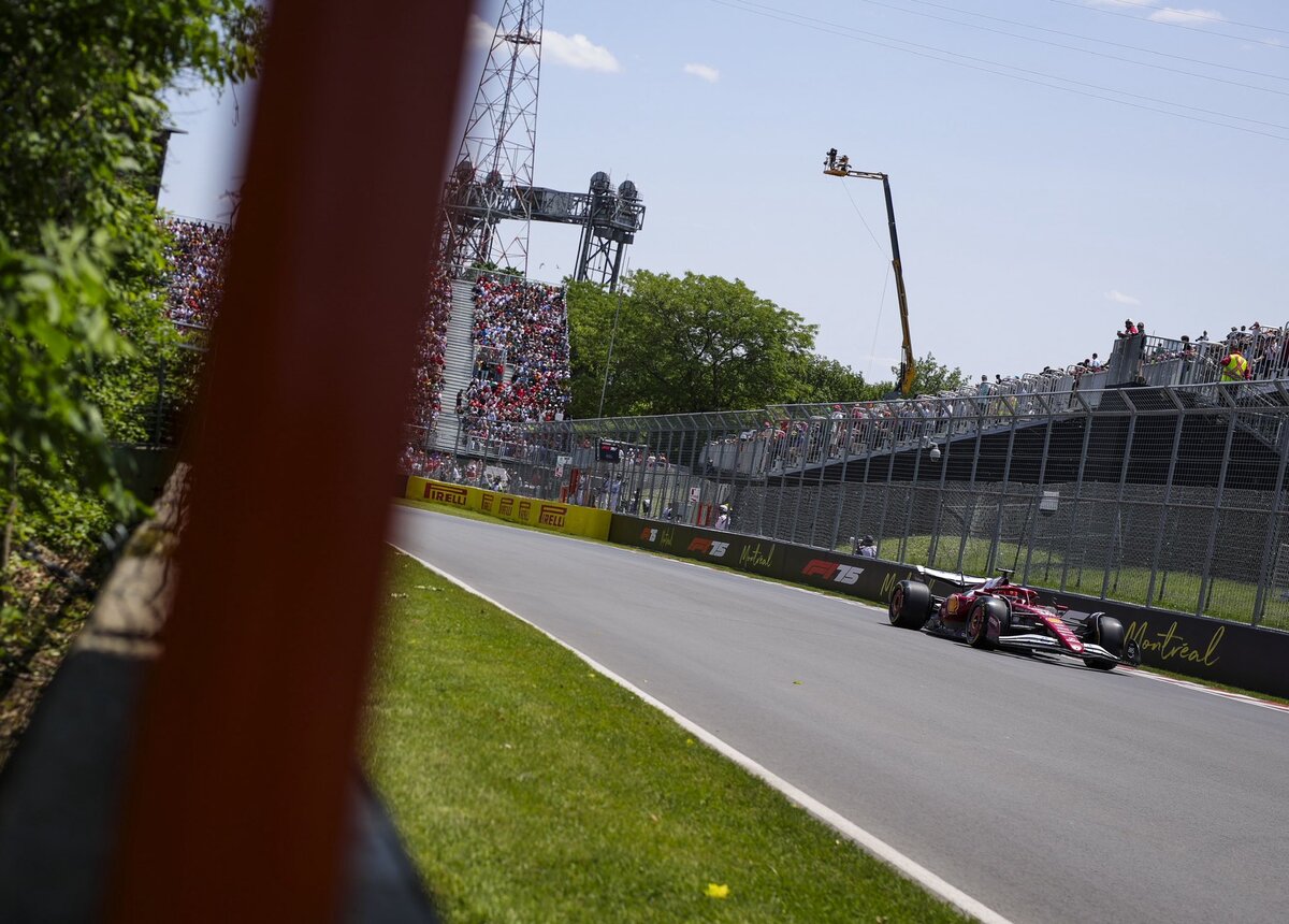 Leclerc volvió a pisra después del parate forzado del viernes. (Ferrari Media Centre)