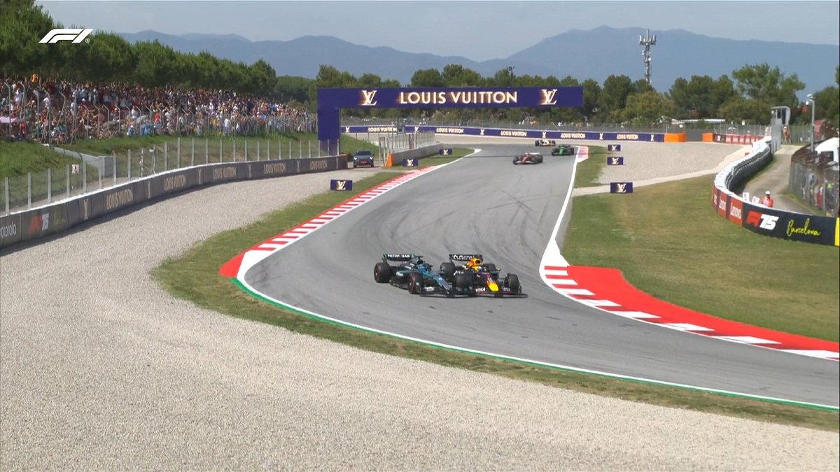 El incidente entre Verstappen y Norris, el holandés fue penalizado con 10 segundos. (Imagen TV / F1TV)