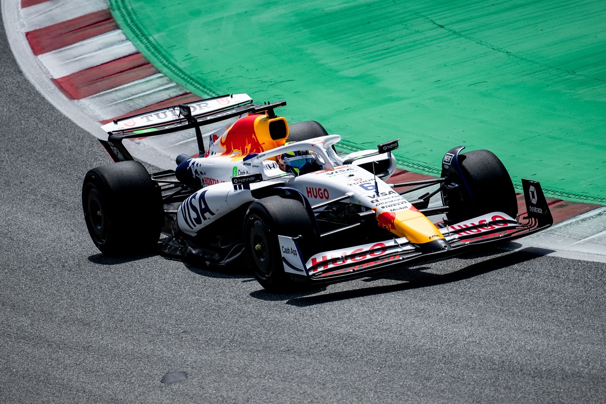 El martes probó Hadjar junto con Russell. (Pirelli Motorsport)
