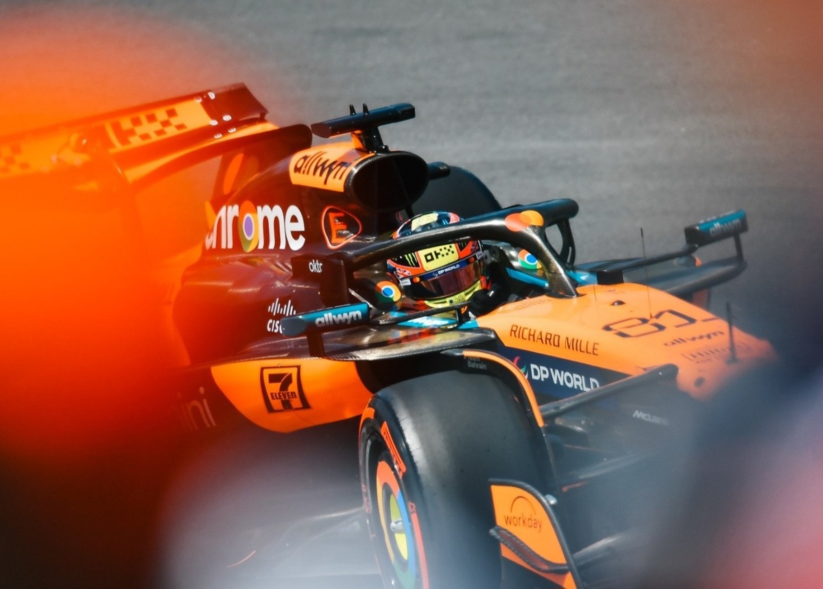 Piastri tocó el Muro de los Campeones en una sesión muy discreta para el líder del campeonato.. (McLaren Racing)