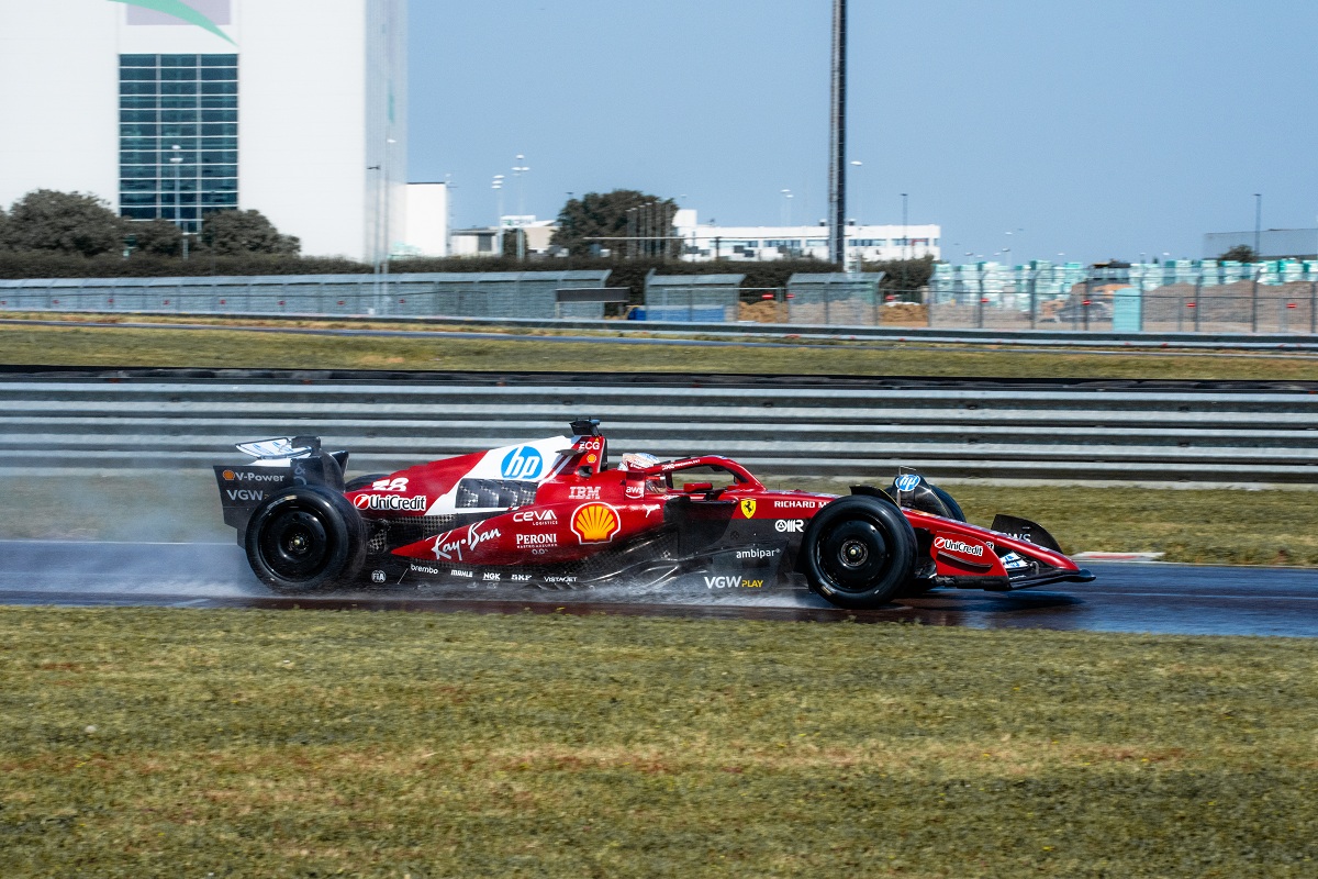 Zhou testeó los neumáticos en el primer día de pruebas. (Pirelli Motorsport)