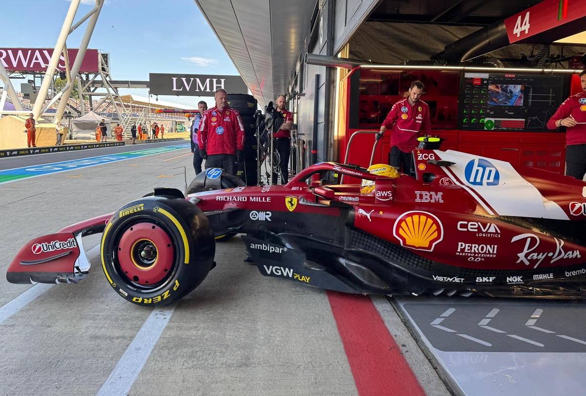 Hamilton golpeó primero en Silverstone y se queda con la PL1