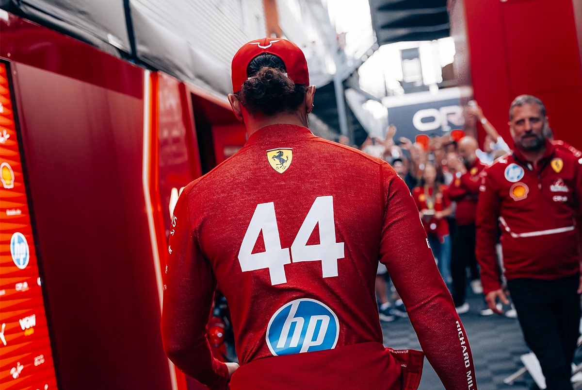 Hamilton rumbo al corral luego de ser eliminado en Q1. (Ferrari Media Centre)