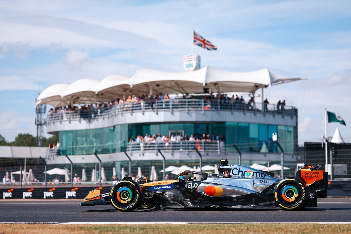 Norris durante la segunda práctica en Silverstone. (McLaren Racing)