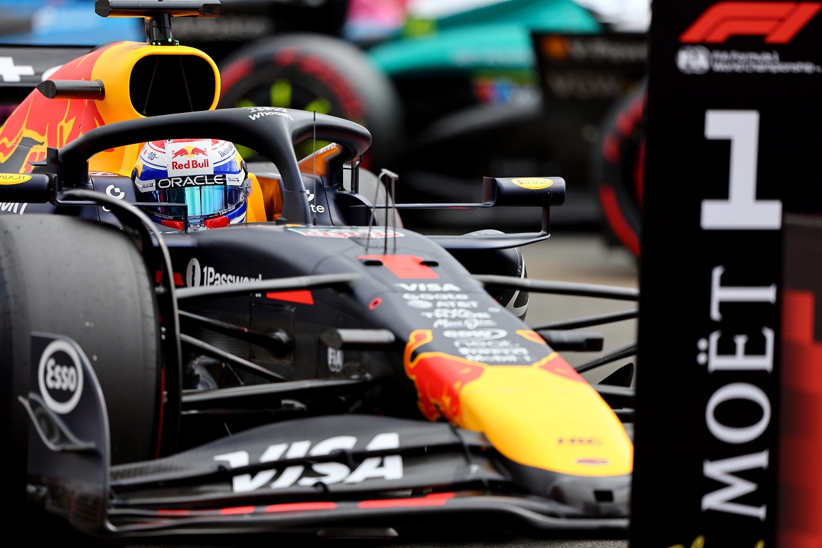 Verstappen y viejo conocido en parque cerrado: el número 1. (Andy Hone)