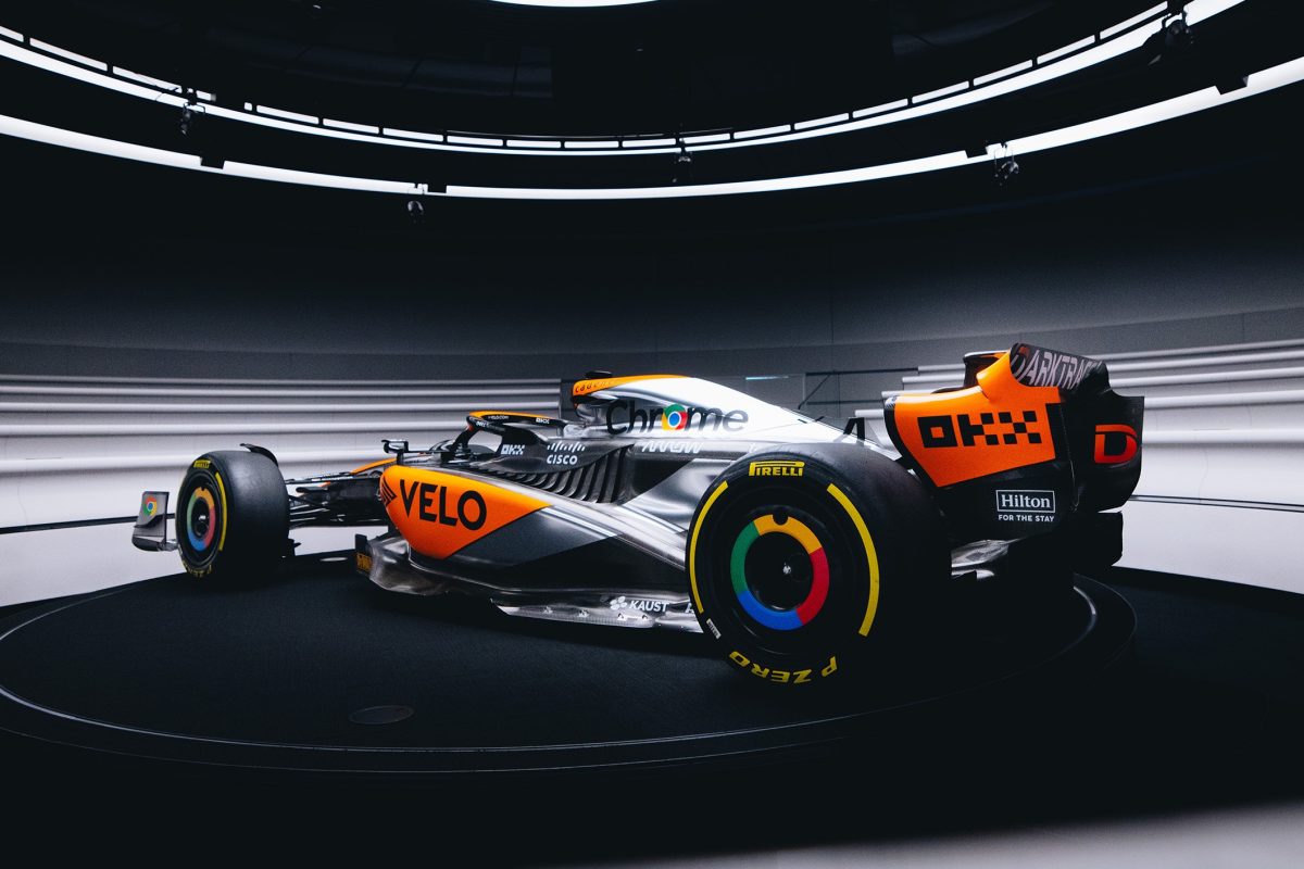 McLaren cambia el naranja por el cromado y presenta diseño especial para Gran Bretaña