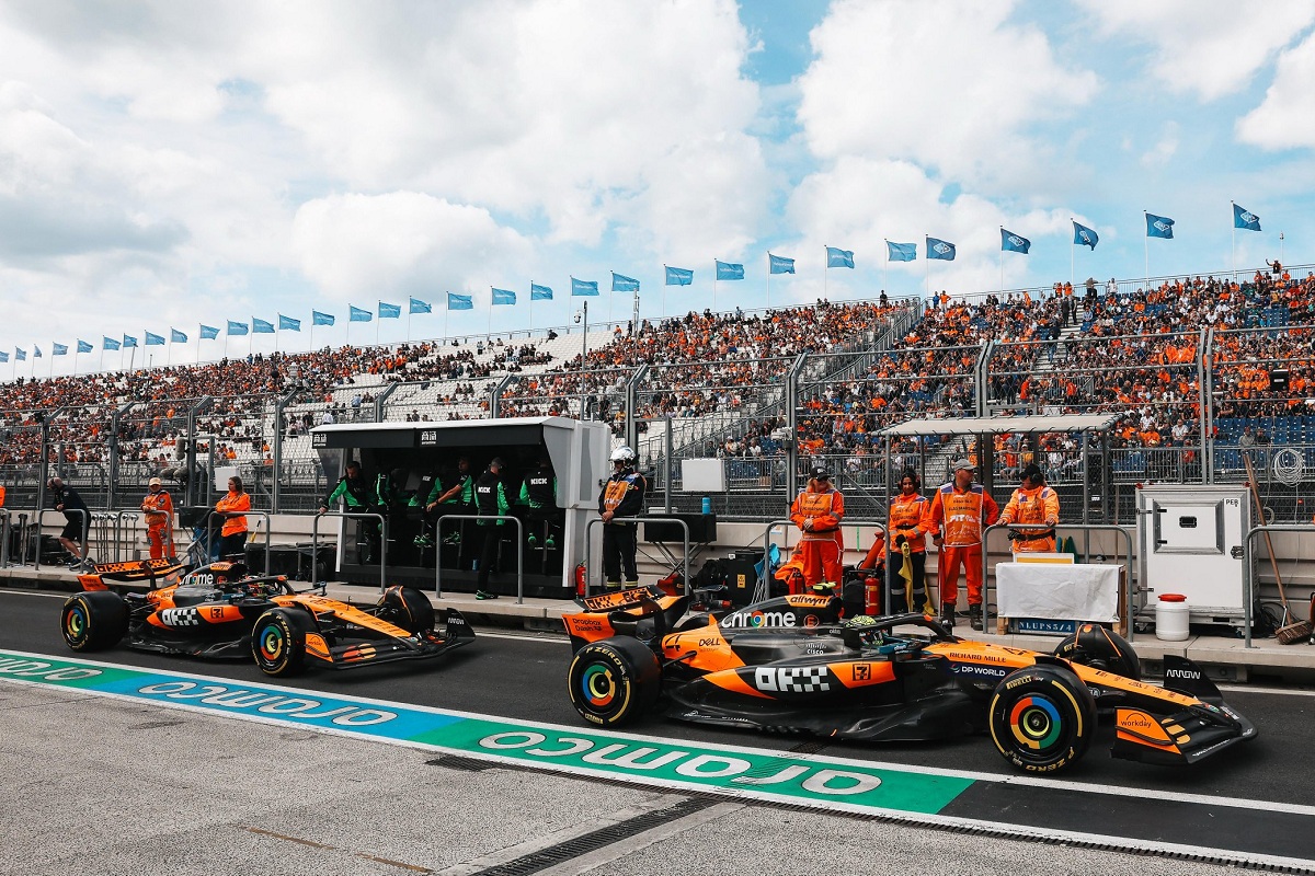 Norris y Piastri salen a pista para el primer stint. (McLaren Racing)