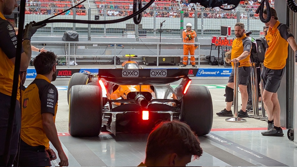 Norris sale a pista para el primer entrenamiento. (McLaren Racing)