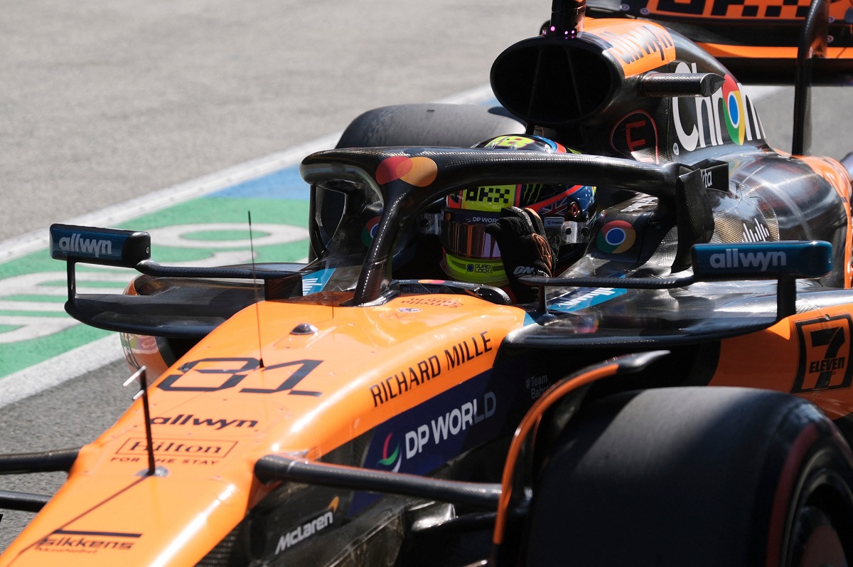 Piastri llega a parque cerrado luego de ganarle la pole a Norris. (Patrick Post / REUTERS)
