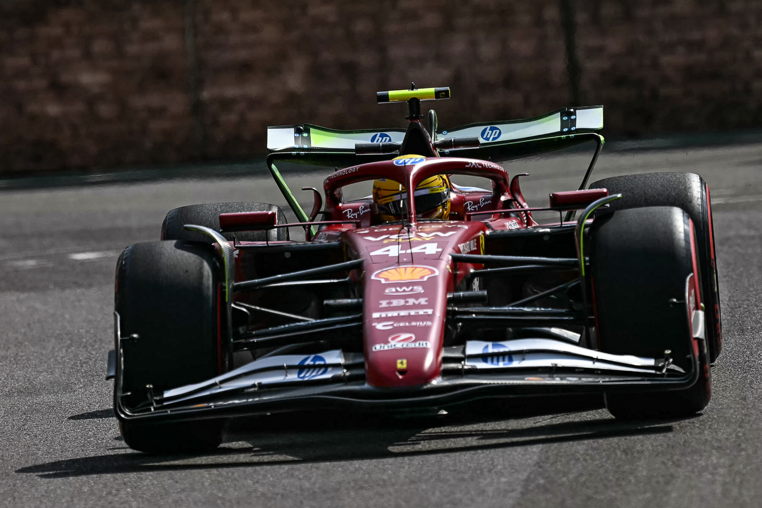 Hamilton adopta cautela ante “progresos” de Ferrari en Azerbaiyán: “No vamos a exagerar”