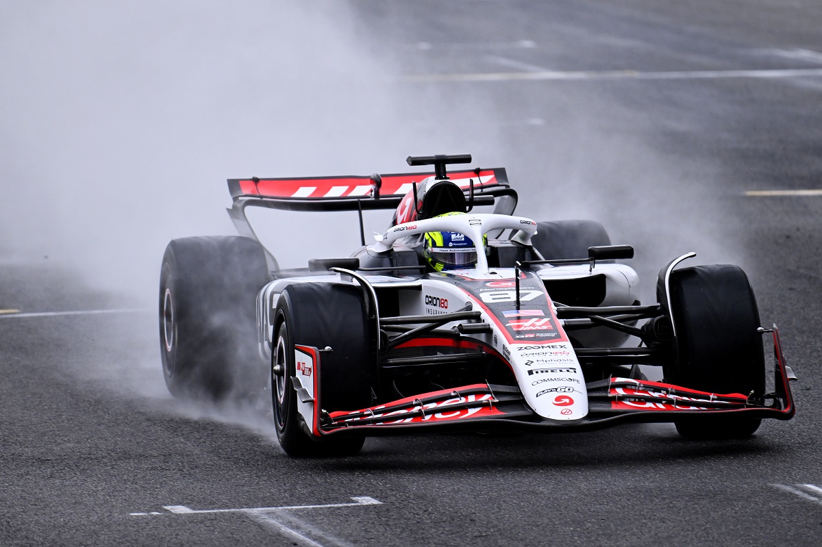 Bearman bajo la lluvia en el primer día de pruebas en Mugello (Guido De Bortoli / LAT Images / Pirelli News Room)