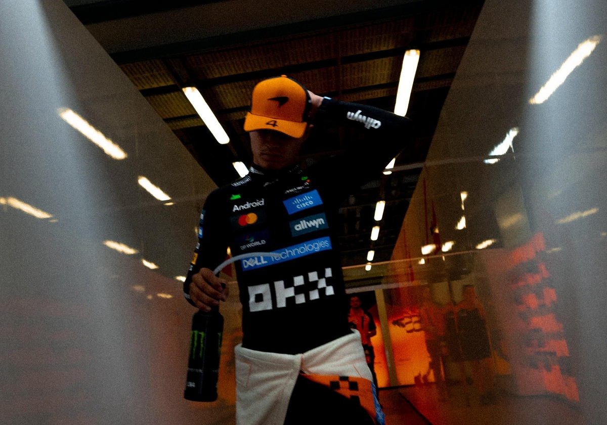Norris se retira del box luego de perder una gran oportunidad de doblegar a Piastri que chocó en Q3. (McLaren Racing)