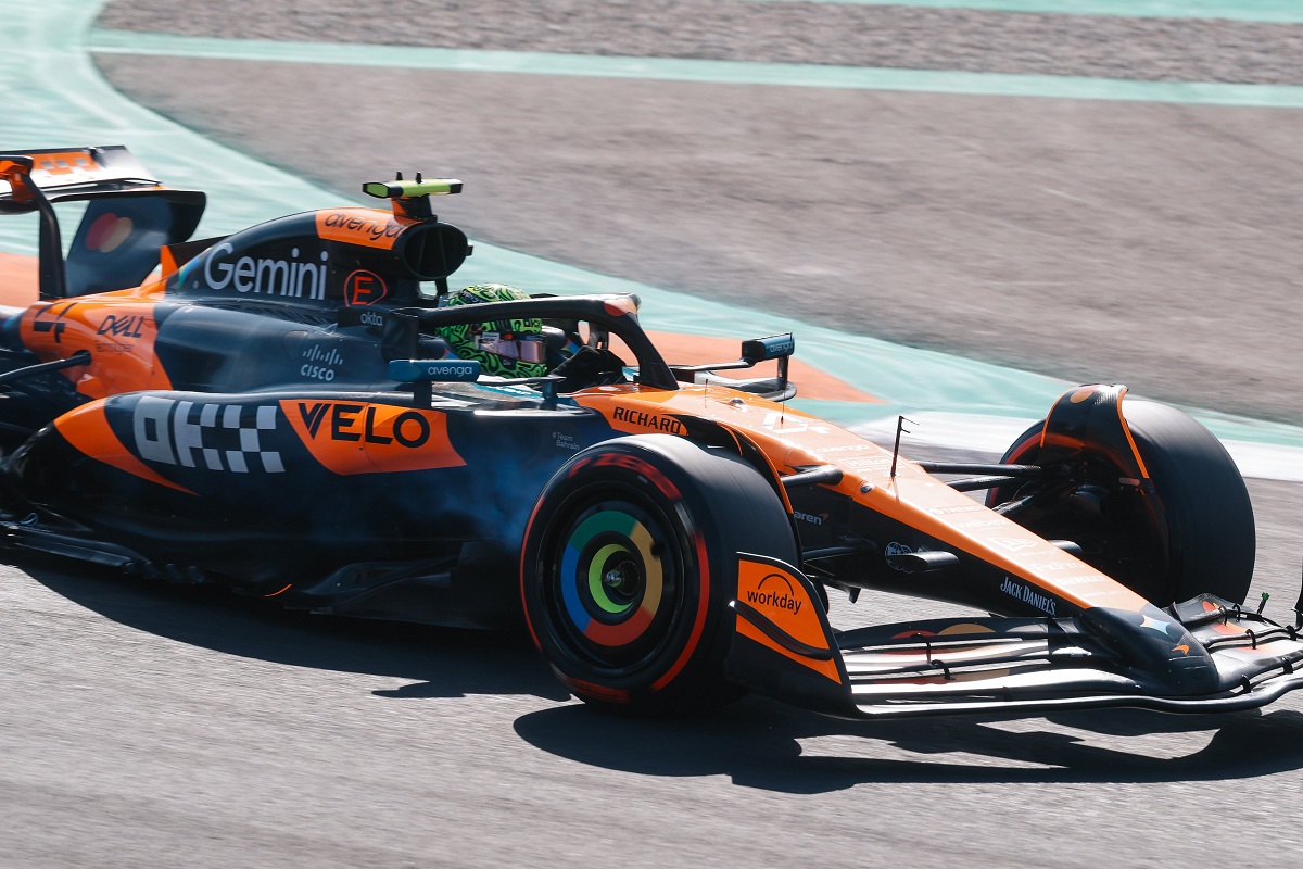 Norris, que no tuvo una buena Q2y Q3, llegó a ser poleman provisorio; no le alcanzó para contener a Verstappen. (McLaren Racing)