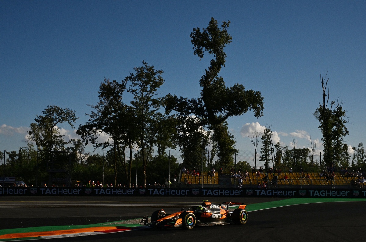Norris durante los entrenamientos de Monza. (Jennifer Lorenzini / REUTERS)