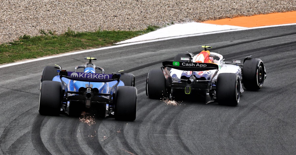 Sainz y Lawson después del toque, el español sería penalizado con diez segundos y dos puntos en la superlicencia. (Getty Images)