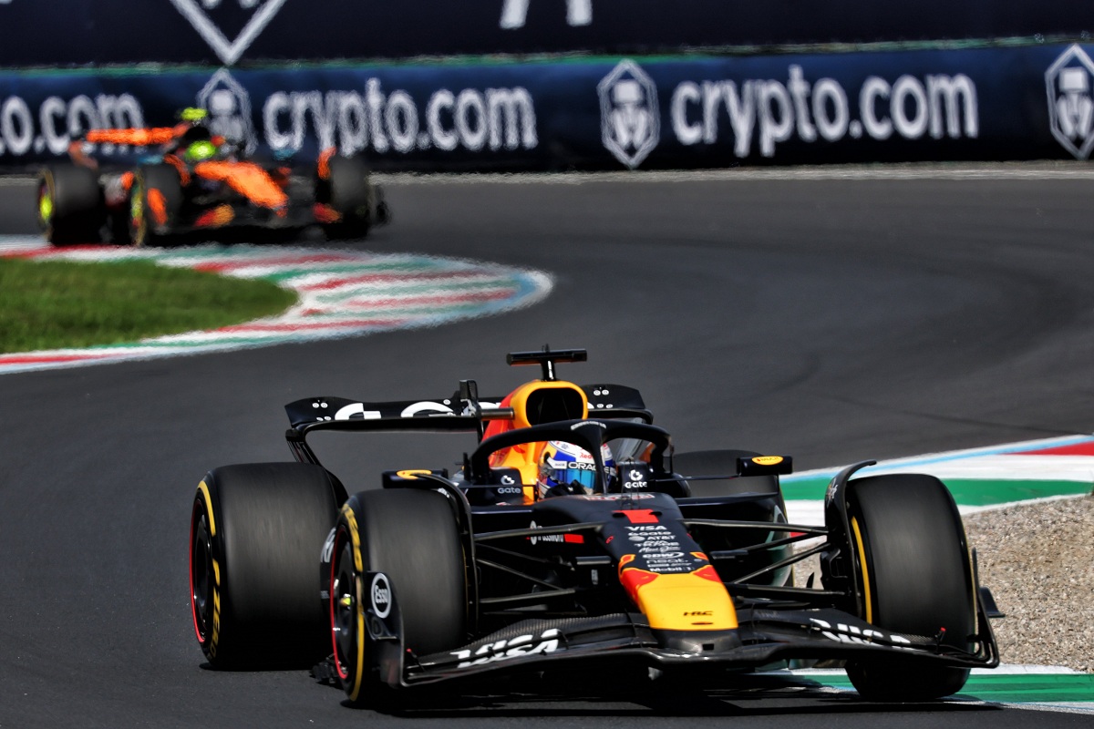 El holandés mantuvo el control de la carrera después de rebasar a Norris en la cuarta vuelta. (Russell Batchelor / XPB Images)