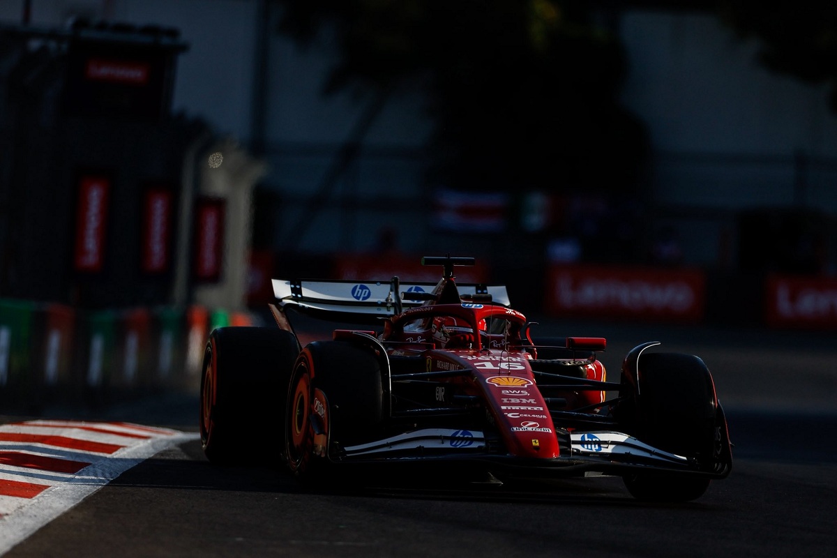 Leclerc, que lideró la PL1, terminó a una décima y media del holandés de Red Bull. (Ferrari Media Centre)