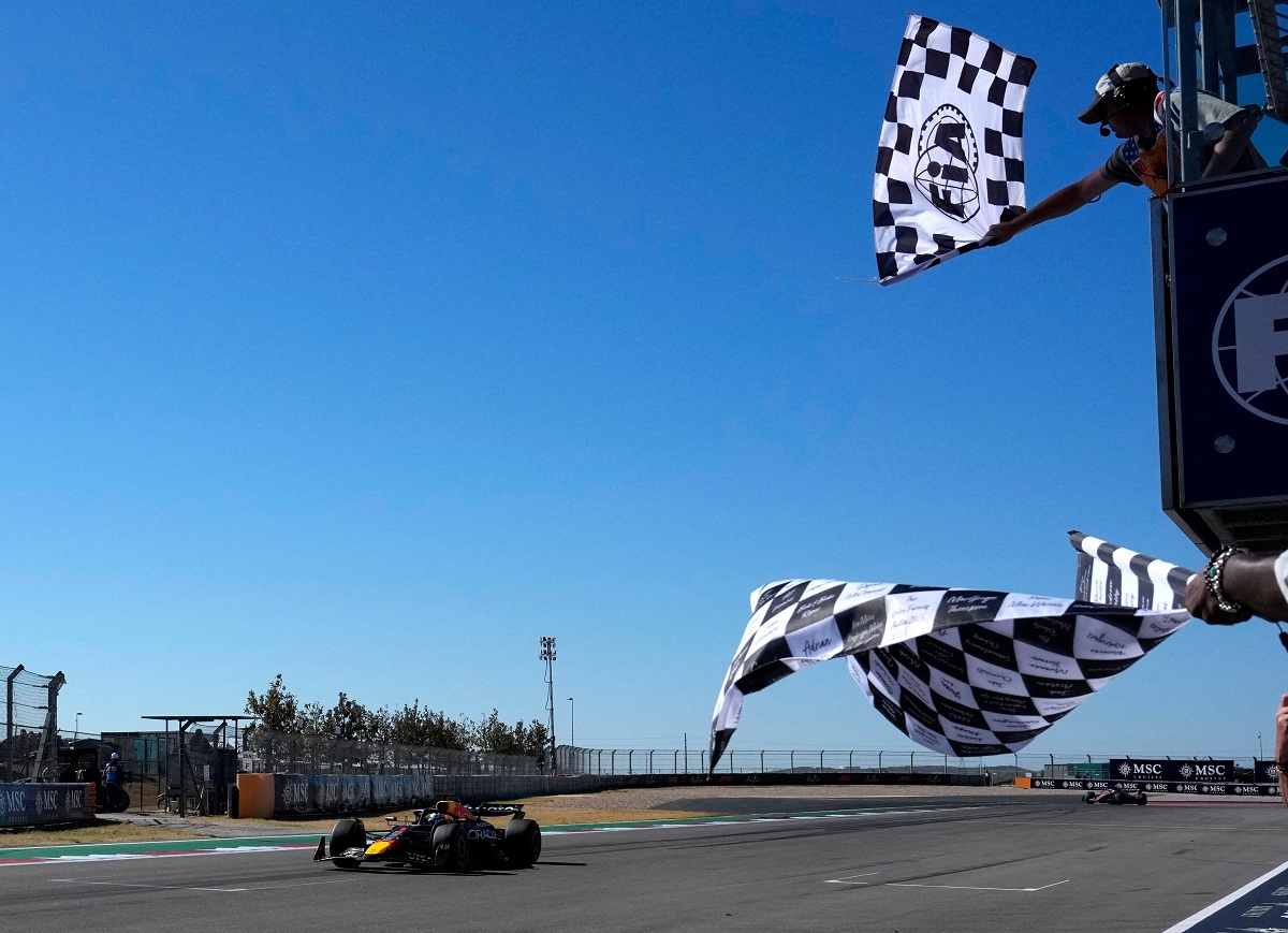 Verstappen cruza la meta en Austin. (John Locher / REUTERS)