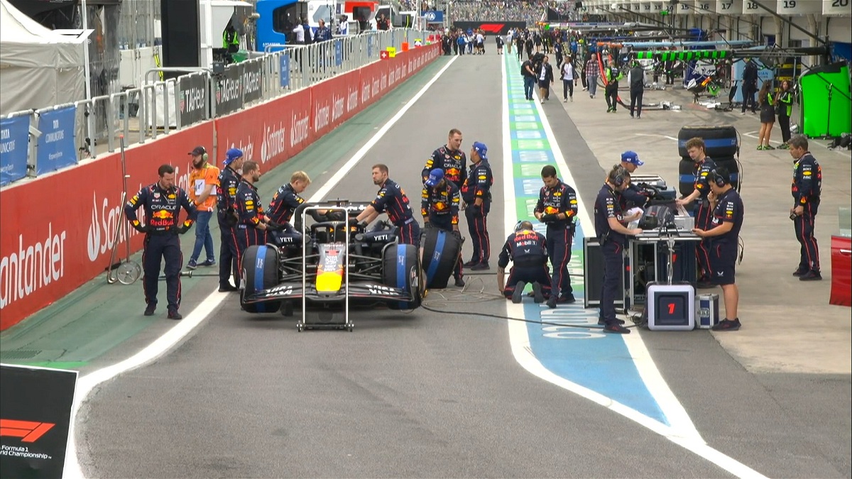 Verstappen largó desde el pit line. (Imagen TV / F1TV)