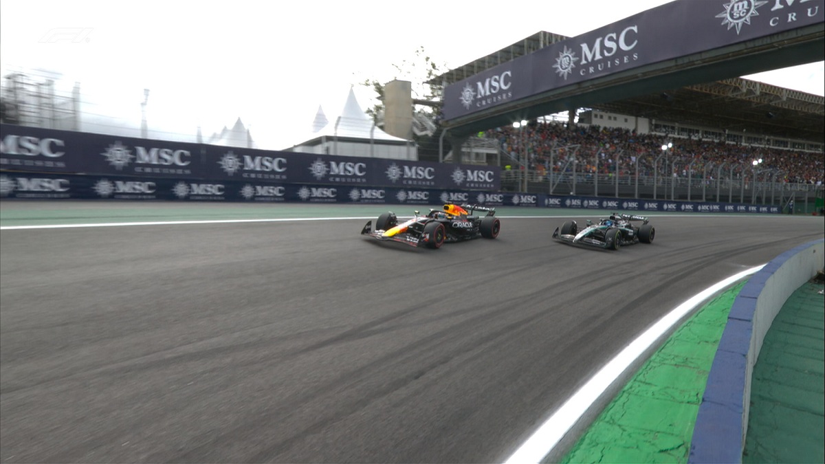 El rebase de Verstappen a Russell por la tercera posición. (Imagen TV / F1TV)